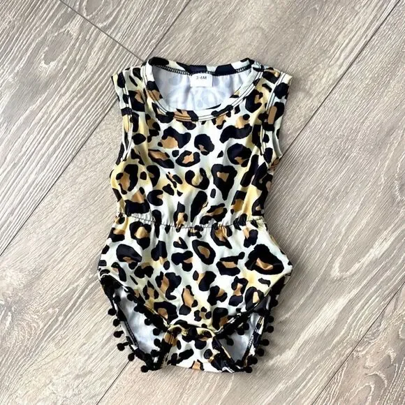 Leopard Romper 3-6 M With Pom Poms - Picture 1 of 2